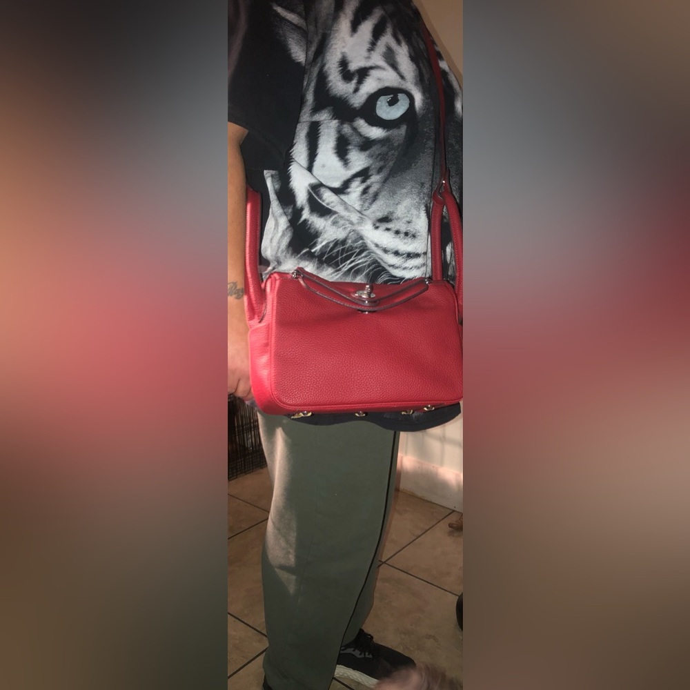 Red Women's Crossbody Bag - Sleek Pebbled Leather Style - Picture 8 of 10